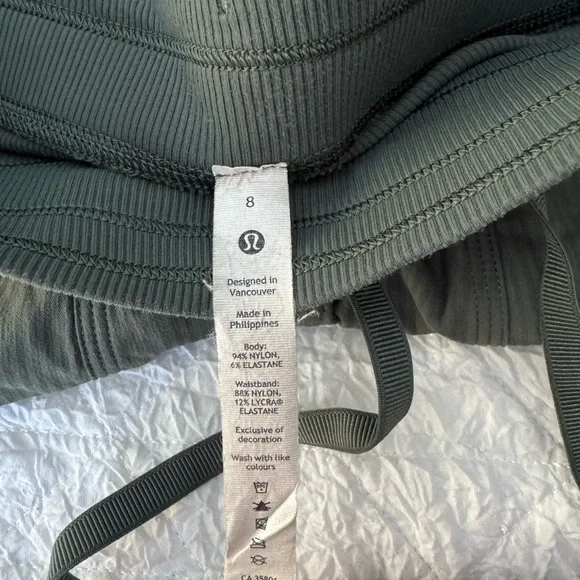 Women’s lululemon lightweight green pants size 8 - Picture 4 of 4